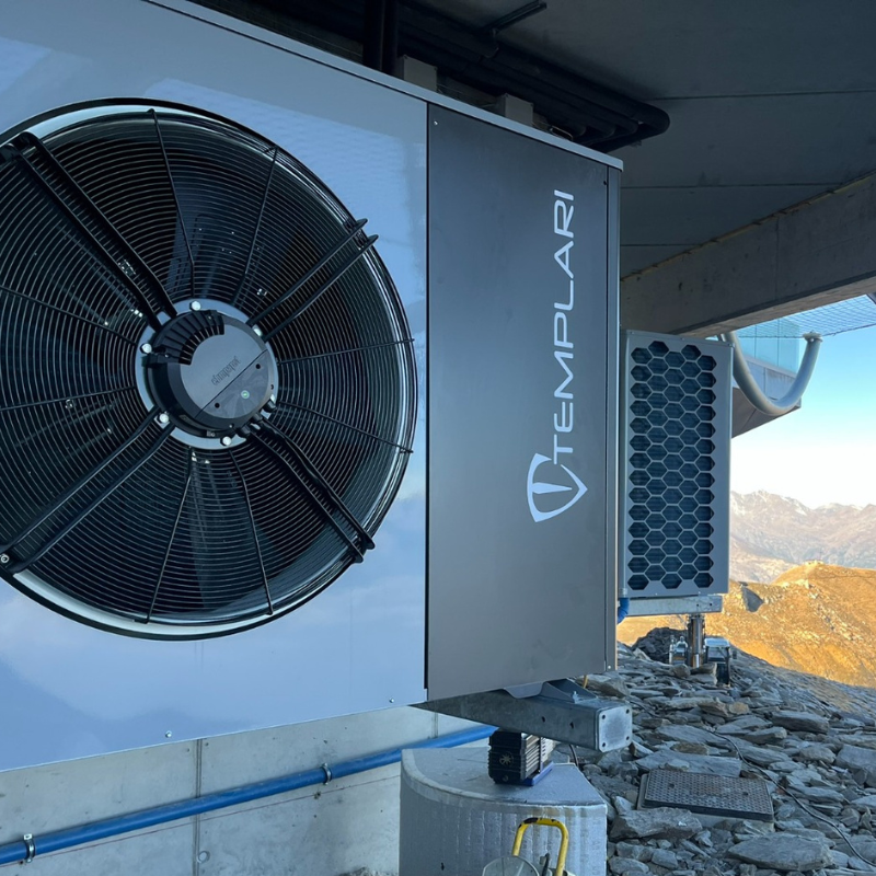 Templari luft til vand monoblock varmepumpe, ventilatoren tæt på