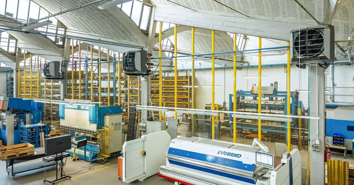 Kita Air, indendørsenhed installeret i en industrihal